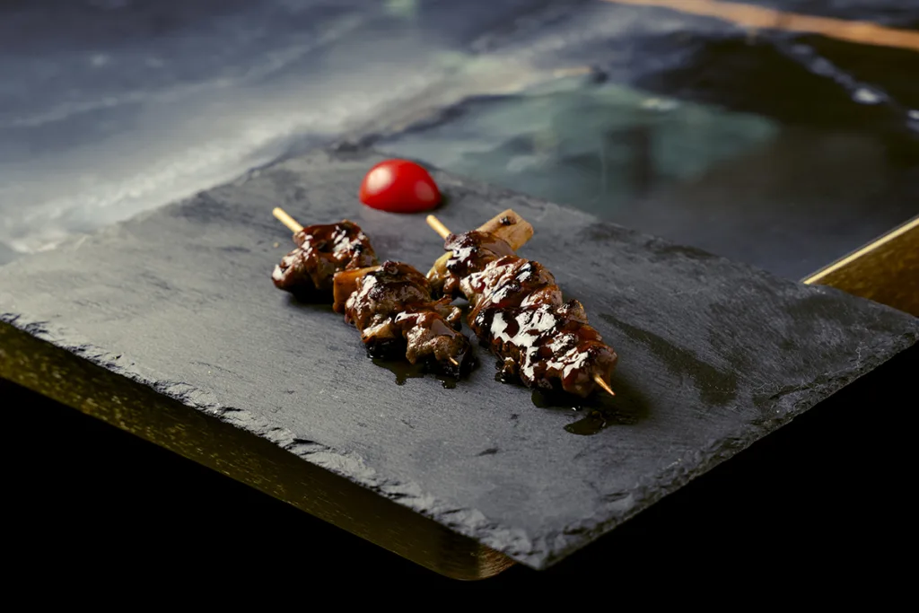 pincho de ternera sushi nikkei