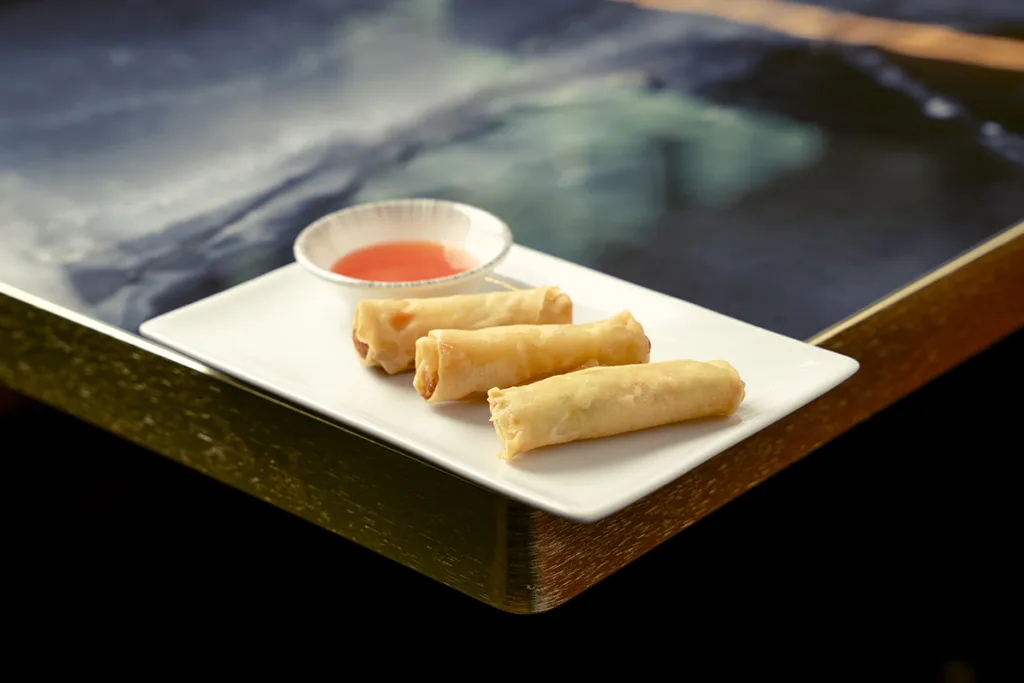 rollitos fritos sushi nikkei