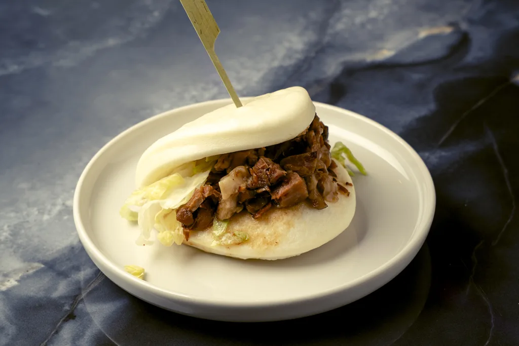 bao de carne sushi nikkei